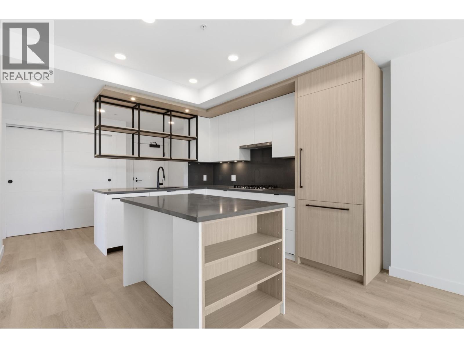 302 2268 E BROADWAY, Vancouver, British Columbia