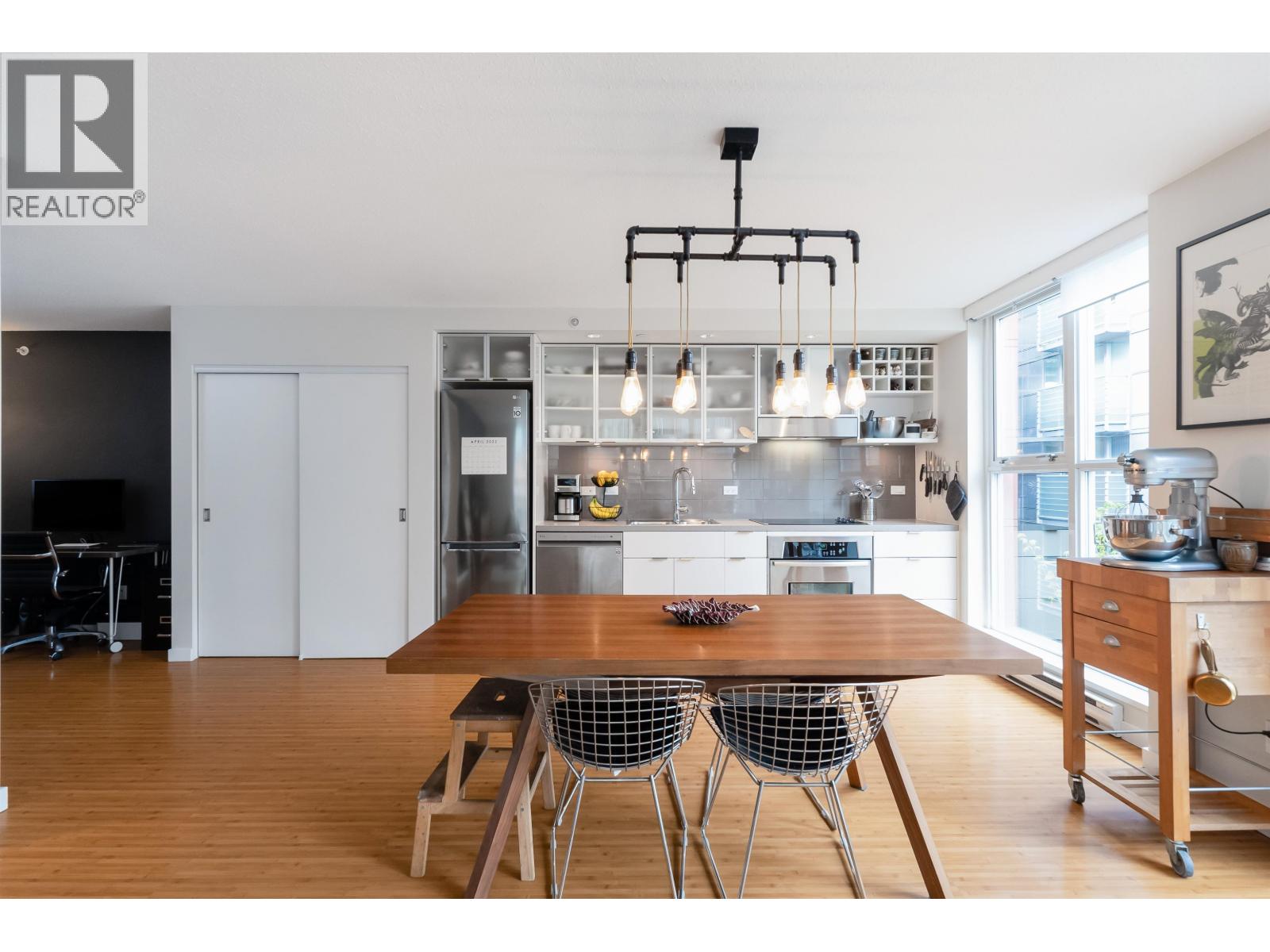 601 168 POWELL STREET, Vancouver, British Columbia