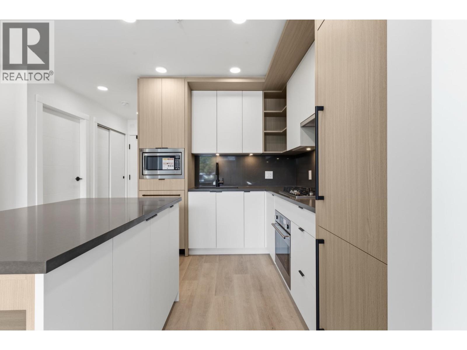 404 2268 E Broadway, Vancouver, British Columbia V5N 0L2 - Photo 3 - R3153544