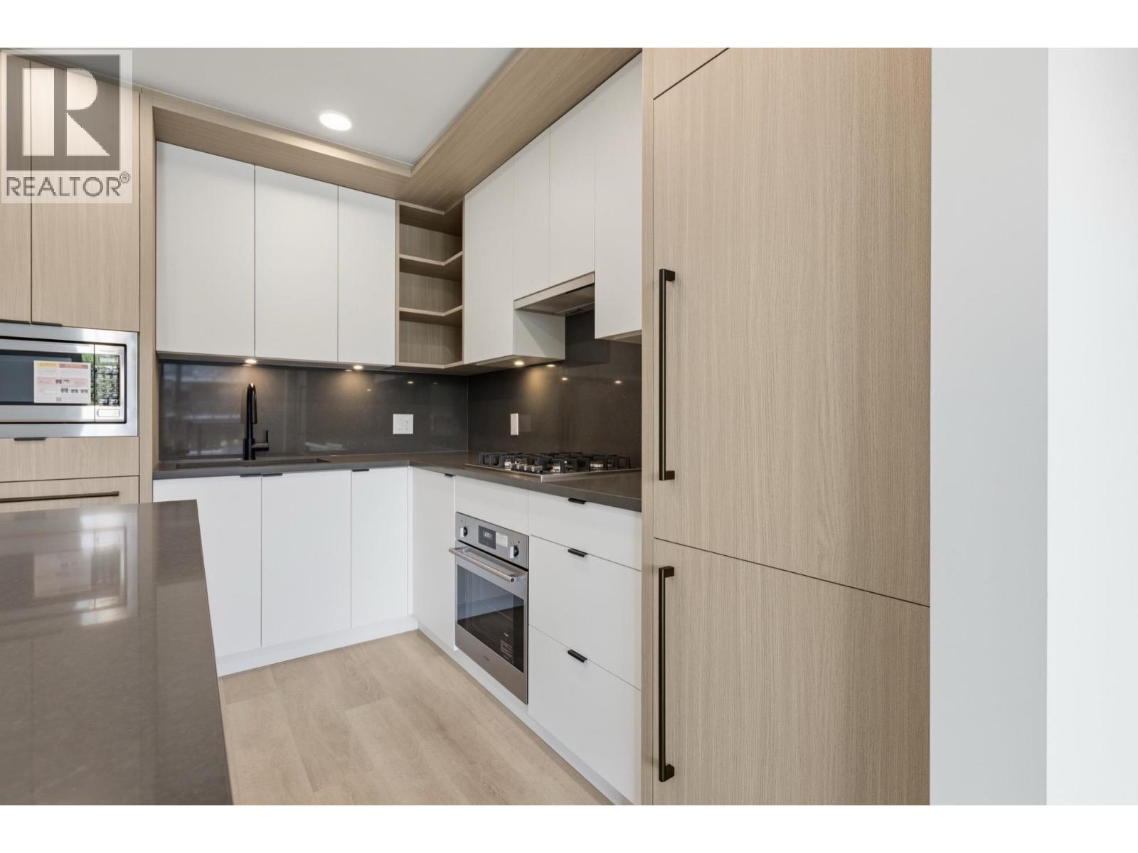 404 2268 E Broadway, Vancouver, British Columbia V5N 0L2 - Photo 2 - R3153544