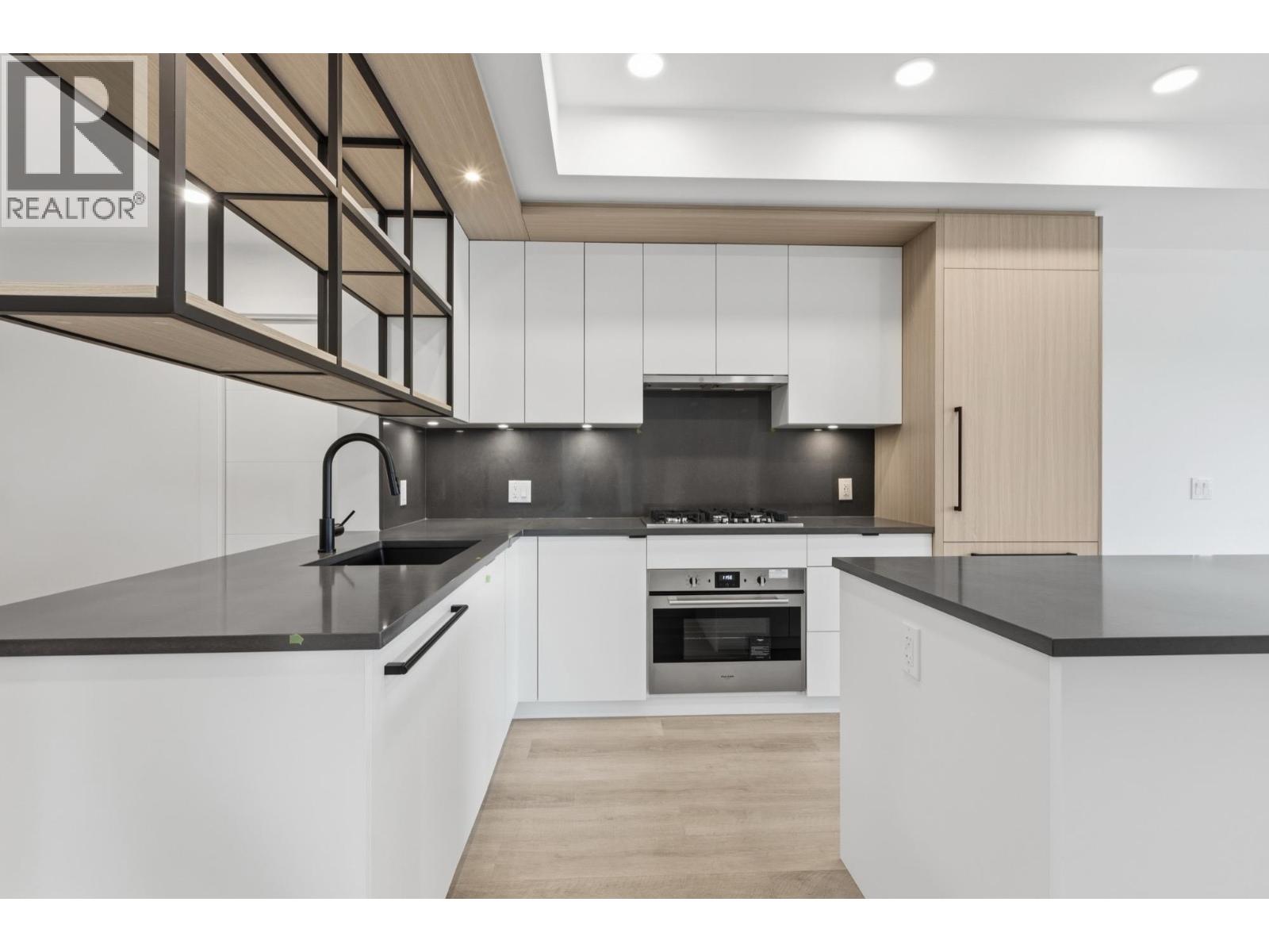 202 2268 E Broadway, Vancouver, British Columbia V5N 0L2 - Photo 3 - R3153562
