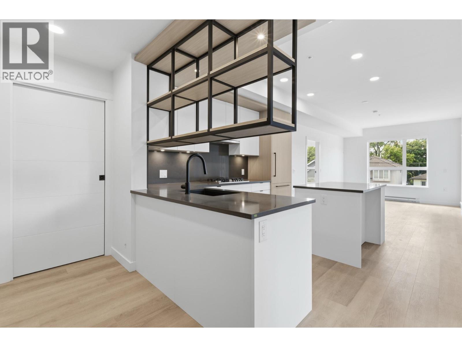 202 2268 E Broadway, Vancouver, British Columbia V5N 0L2 - Photo 2 - R3153562
