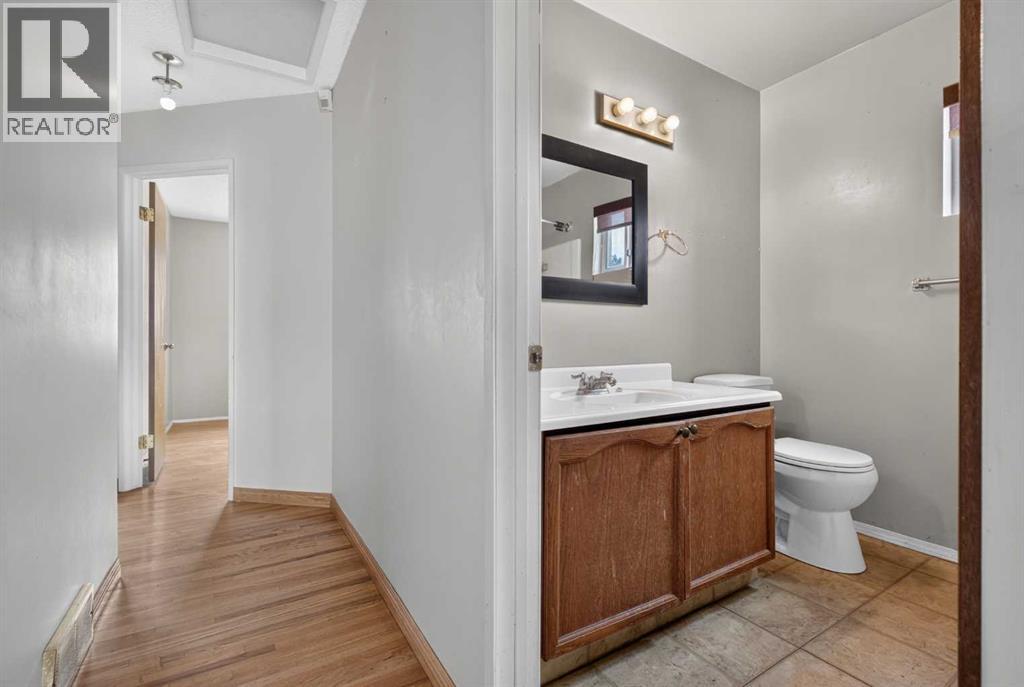 68 Erin Park Drive SE, Calgary, Alberta  T2B 2Z9 - Photo 11 - A2335489