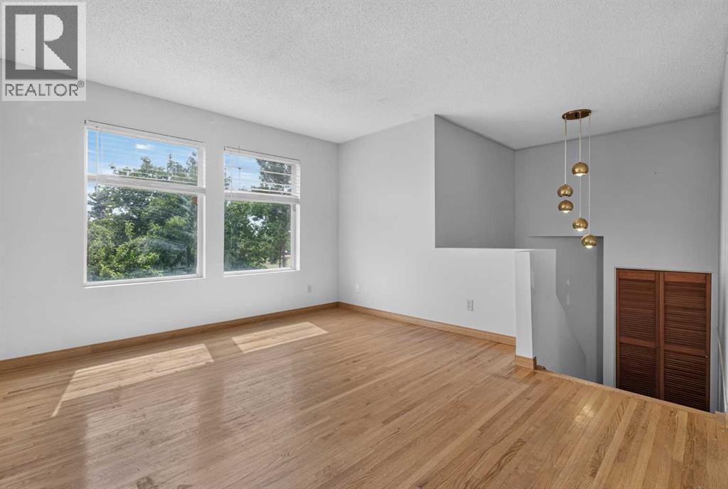 68 Erin Park Drive SE, Calgary, Alberta  T2B 2Z9 - Photo 3 - A2335489