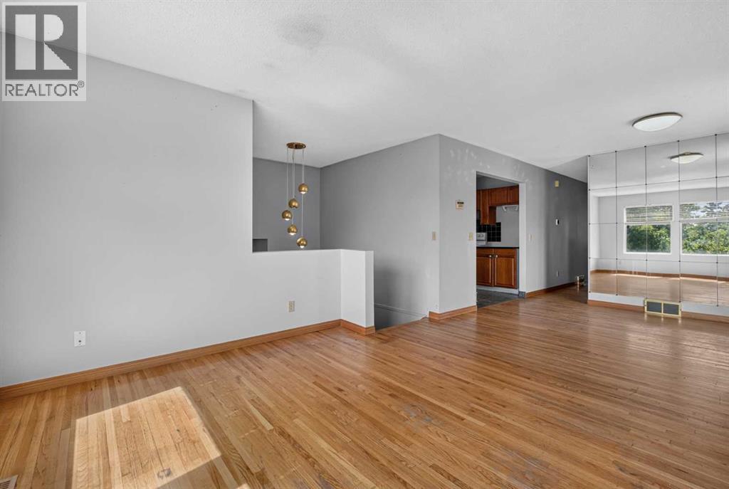 68 Erin Park Drive SE, Calgary, Alberta  T2B 2Z9 - Photo 5 - A2335489