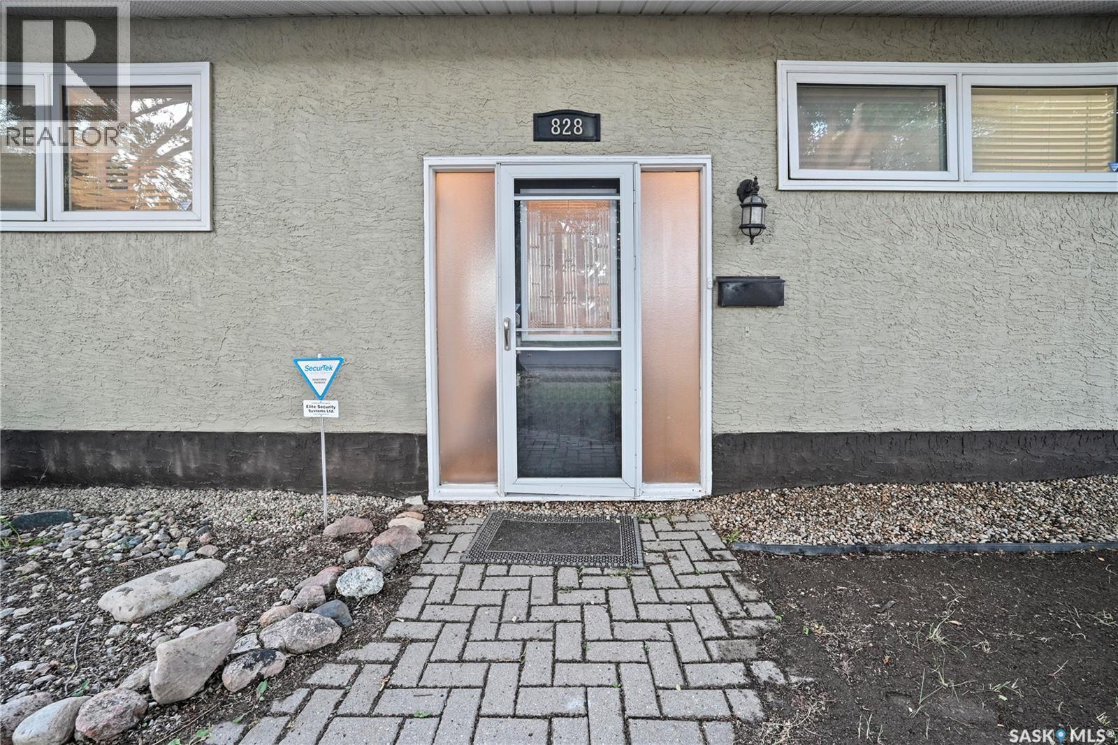 828 Shannon Road, Regina, Saskatchewan  S4S 5K2 - Photo 2 - SK044602