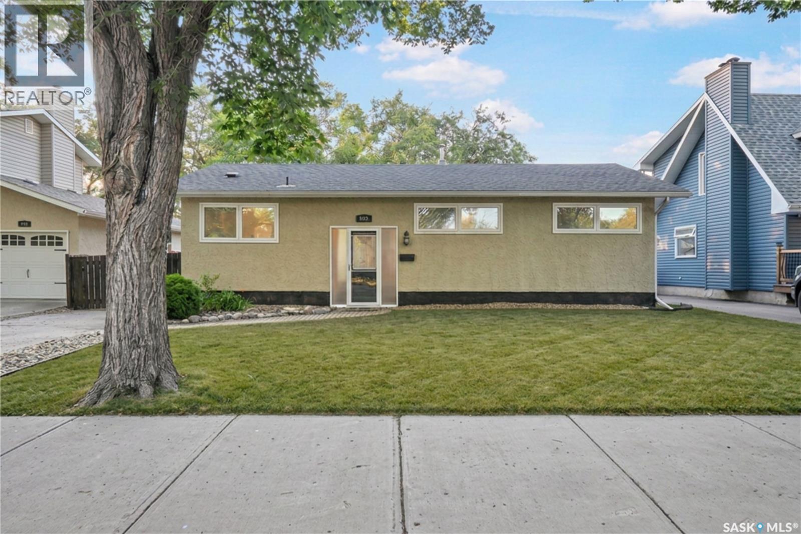 828 Shannon Road, Regina, Saskatchewan  S4S 5K2 - Photo 1 - SK044602