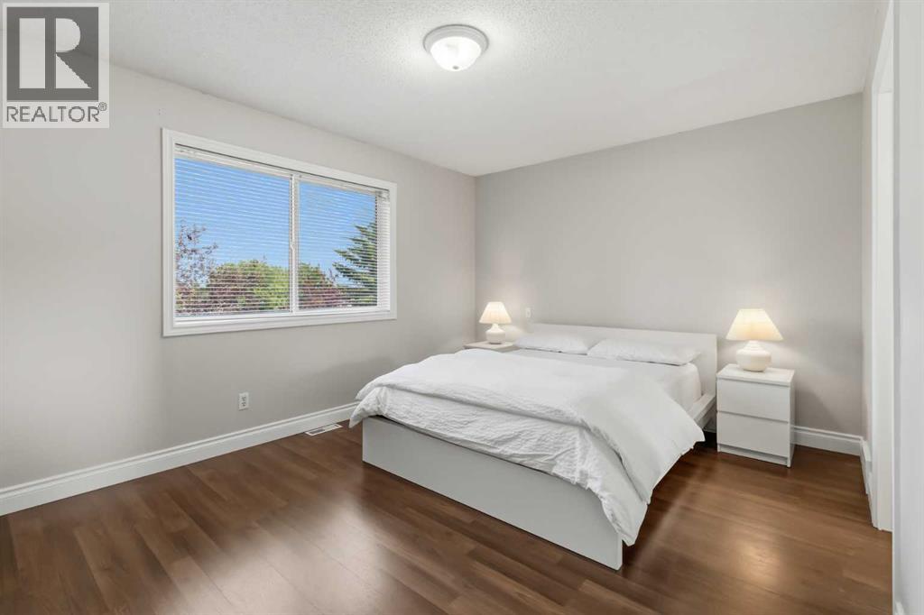 307 Hidden Cove NW, Calgary, Alberta  T3A 5G8 - Photo 23 - A2332276