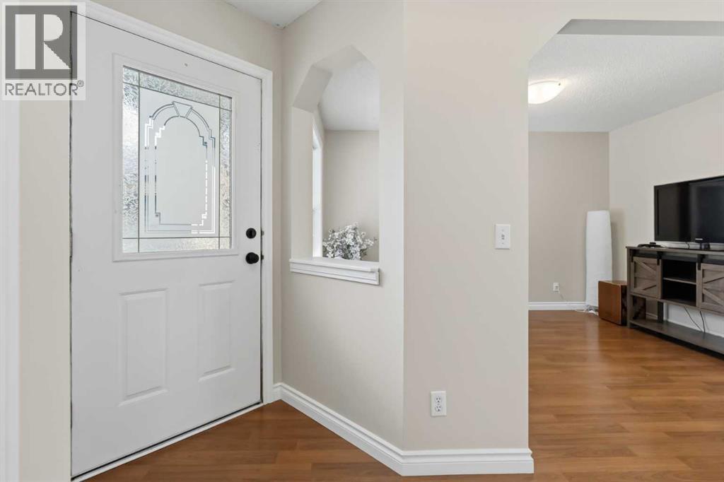307 Hidden Cove NW, Calgary, Alberta  T3A 5G8 - Photo 4 - A2332276