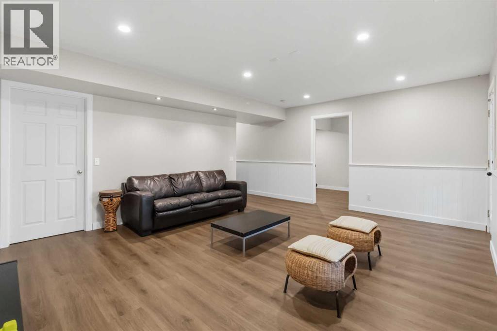 307 Hidden Cove NW, Calgary, Alberta  T3A 5G8 - Photo 34 - A2332276
