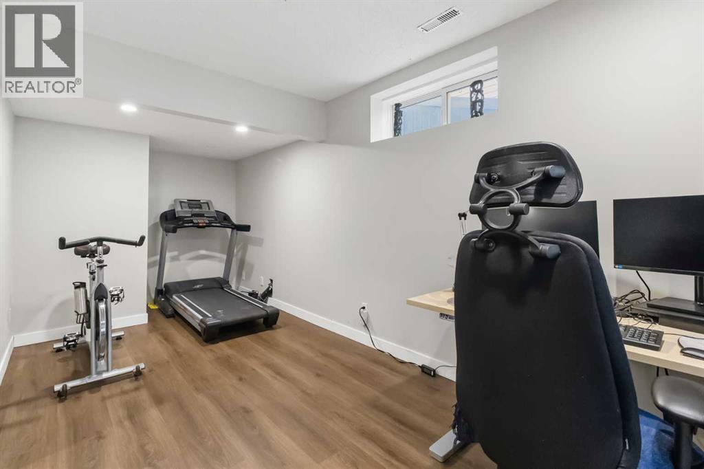 307 Hidden Cove NW, Calgary, Alberta  T3A 5G8 - Photo 35 - A2332276