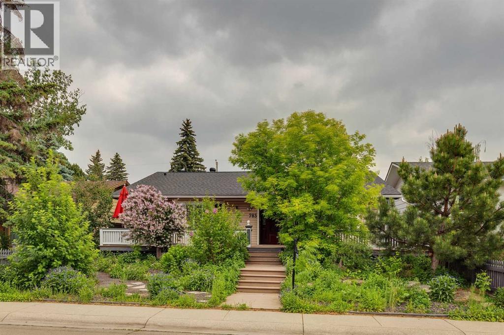 783 Lake Twintree Crescent Se, Calgary, Alberta T2J 2W2 - Photo 1 - A2334857