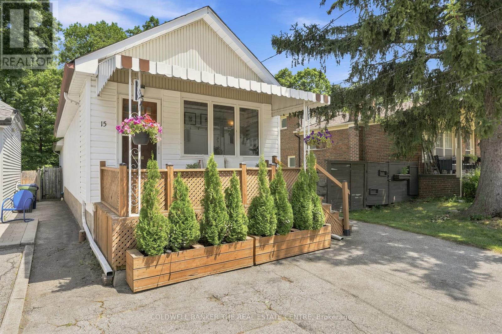 15 Presley Avenue, Toronto, Ontario  M1L 3P4 - Photo 3 - E13592556