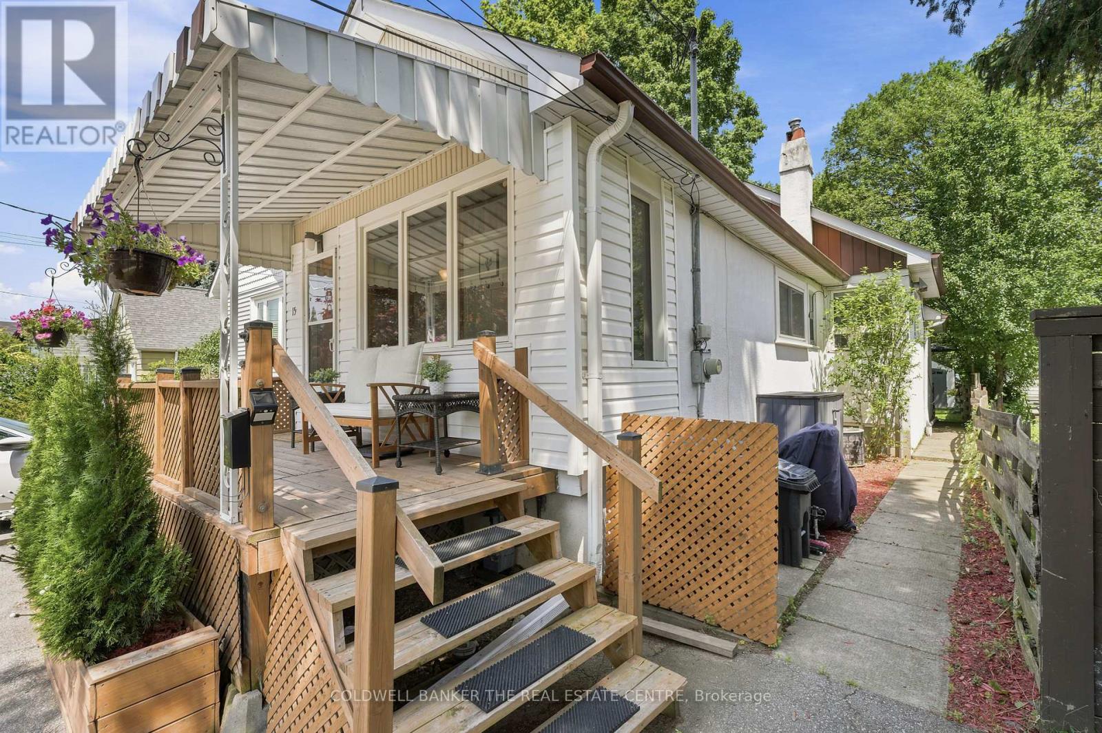 15 Presley Avenue, Toronto, Ontario  M1L 3P4 - Photo 4 - E13592556