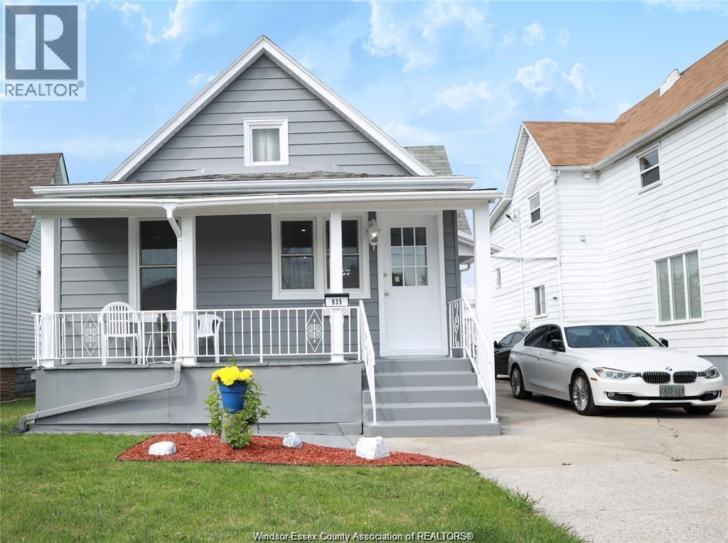 935 Langlois Avenue Unit# Lower, Windsor, Ontario N9A 2H2 - Photo 3 - 26019008