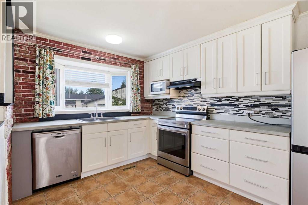 7807 Olympia Bay SE, Calgary, Alberta  T2C 1N7 - Photo 4 - A2334906
