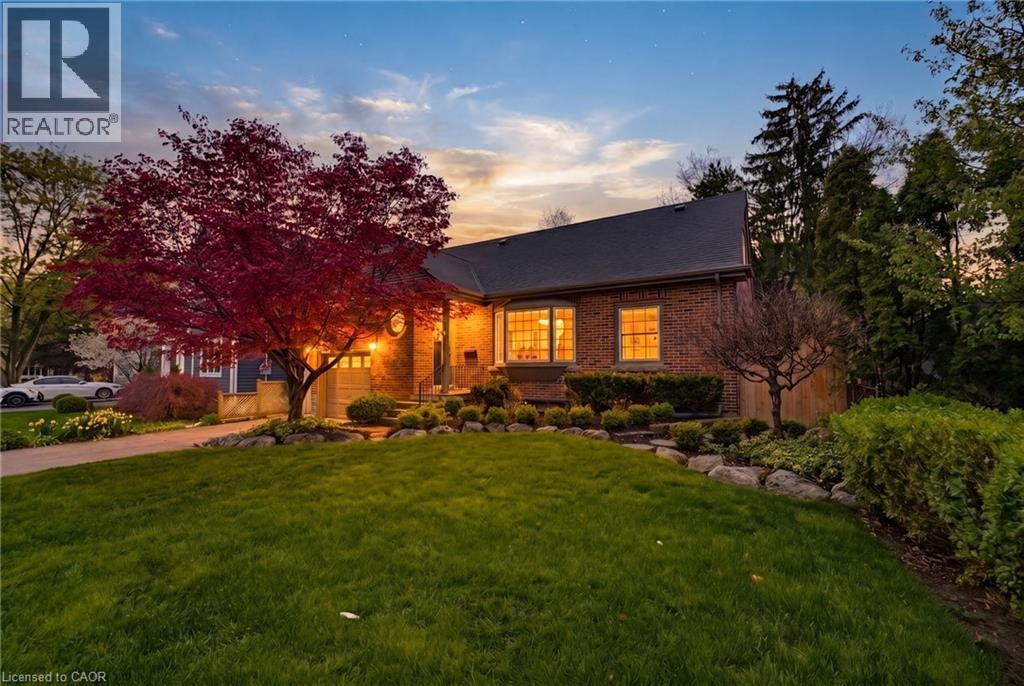 586 WOODLAND Avenue, Burlington, Ontario