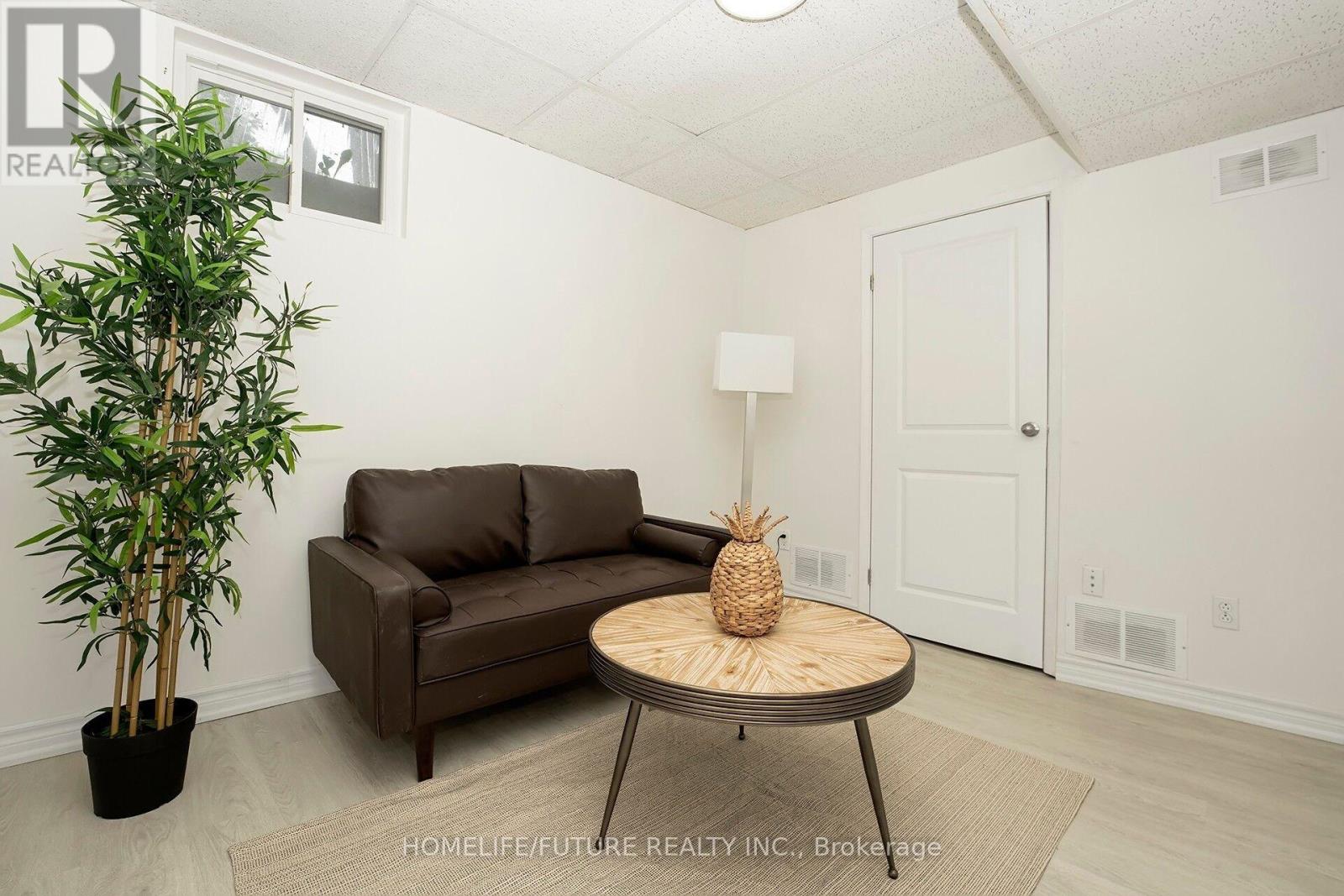 17 Song Meadoway, Toronto, Ontario M2H 2T8 - Photo 3 - C13648008
