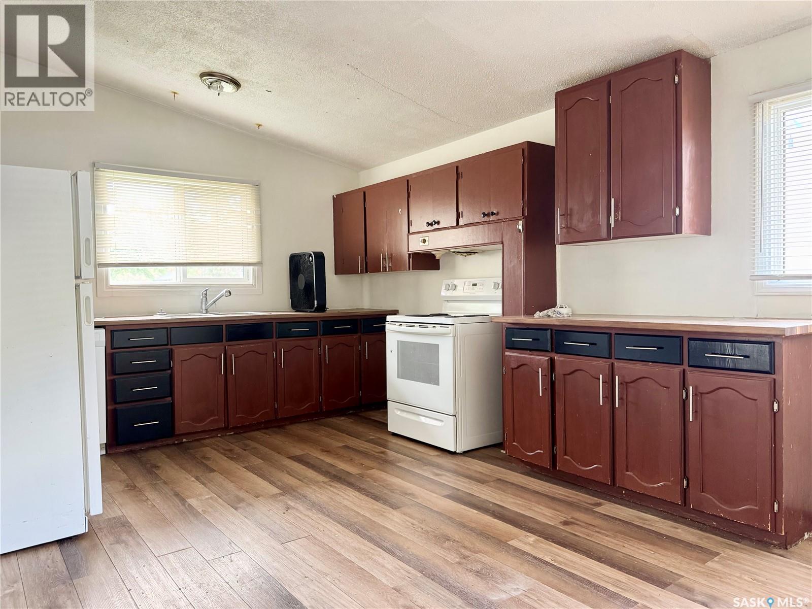 1450 15th Street W, Prince Albert, Saskatchewan  S6V 3T1 - Photo 2 - SK041933