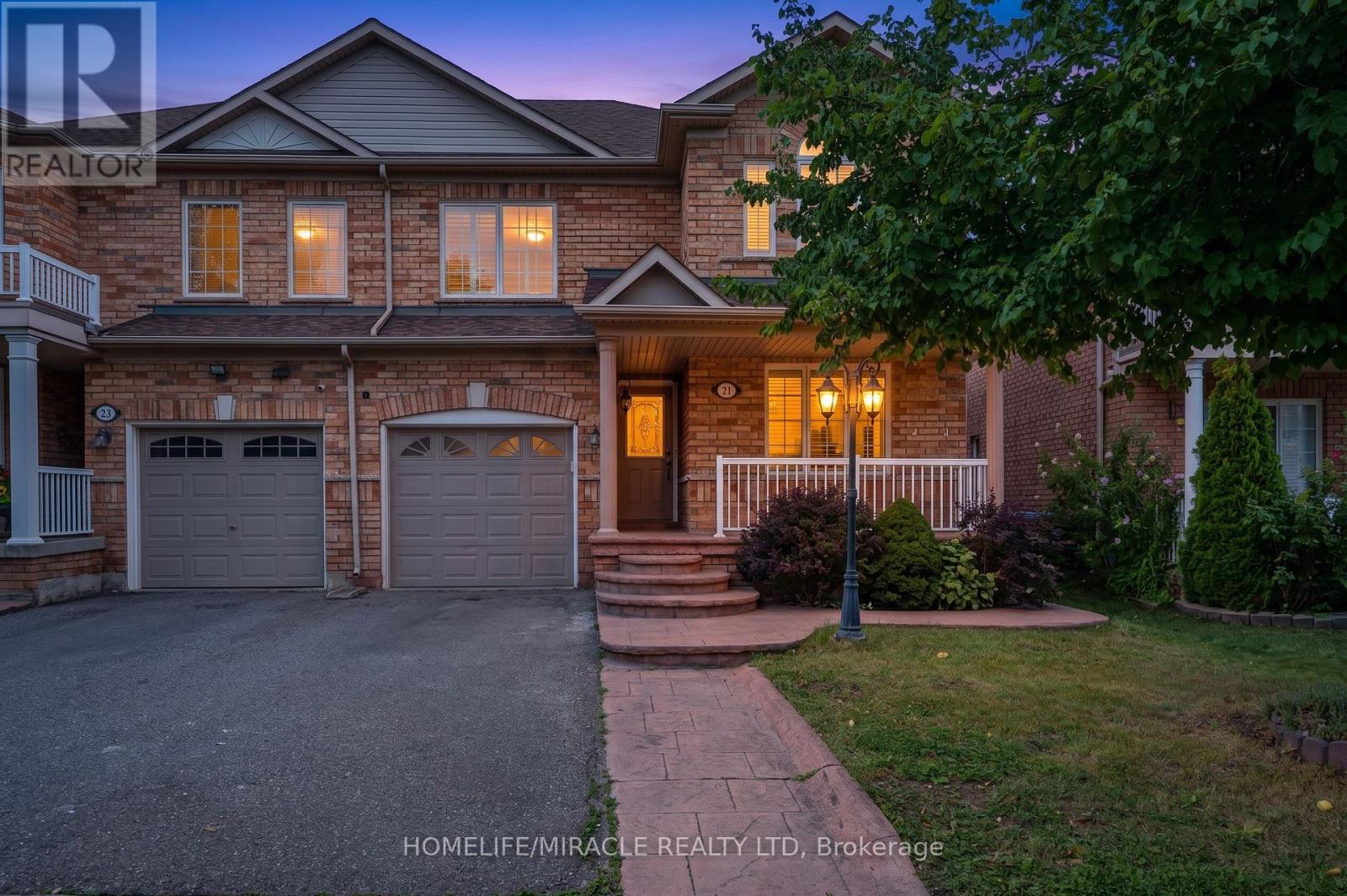 21 TOPIARY LANE, Brampton, Ontario