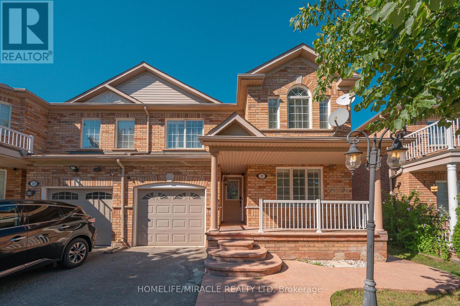 21 Topiary Lane, Brampton (Fletcher's Meadow), Ontario  L7A 2K6 - Photo 4 - W13648002