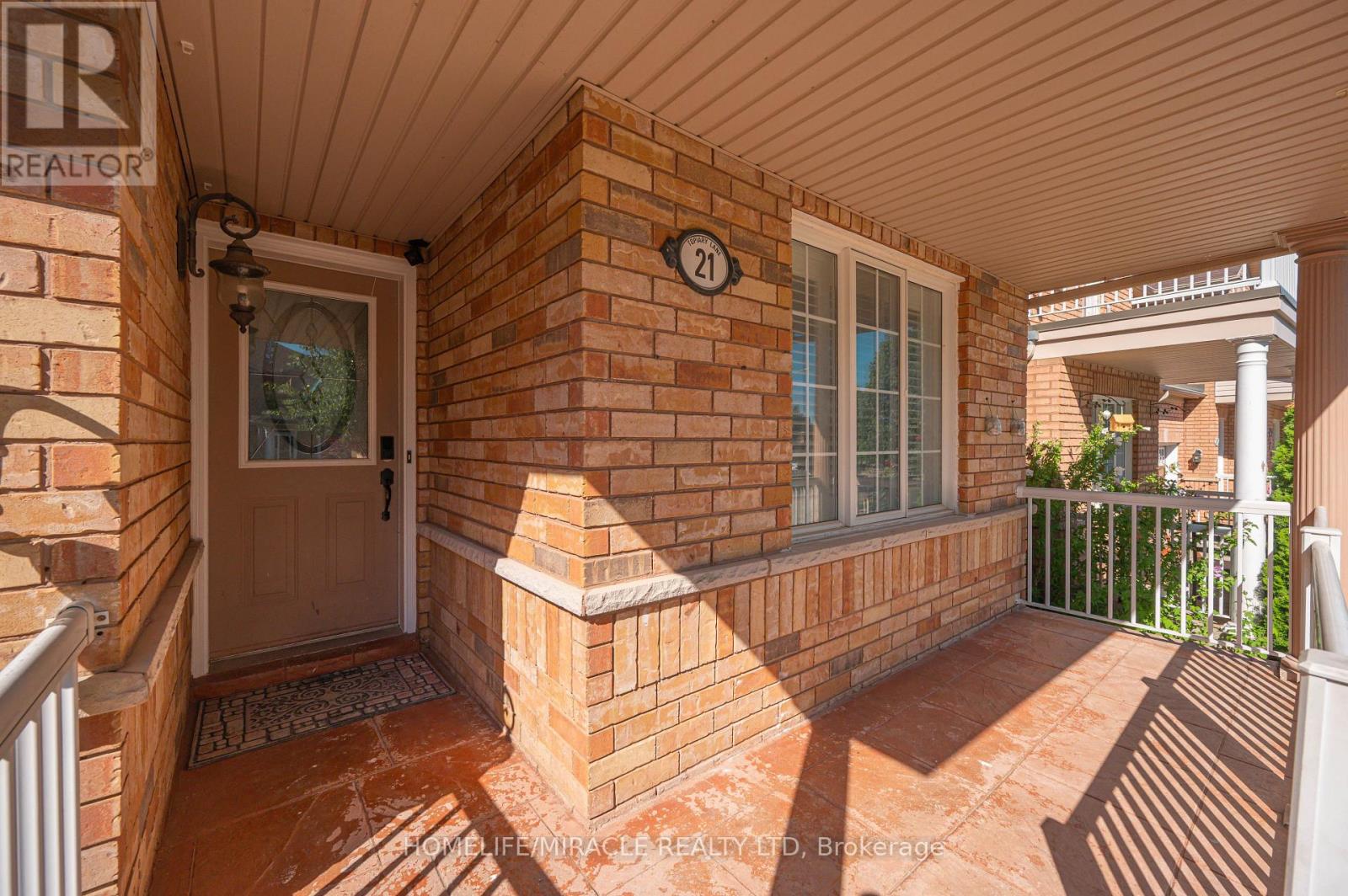 21 Topiary Lane, Brampton (Fletcher's Meadow), Ontario  L7A 2K6 - Photo 5 - W13648002