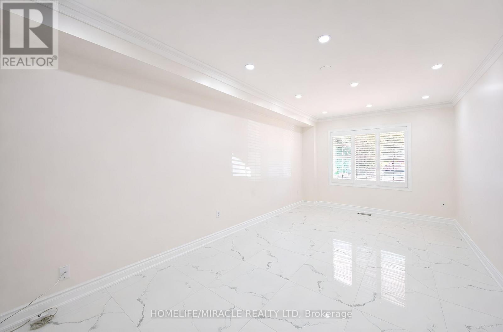 21 Topiary Lane, Brampton (Fletcher's Meadow), Ontario  L7A 2K6 - Photo 8 - W13648002