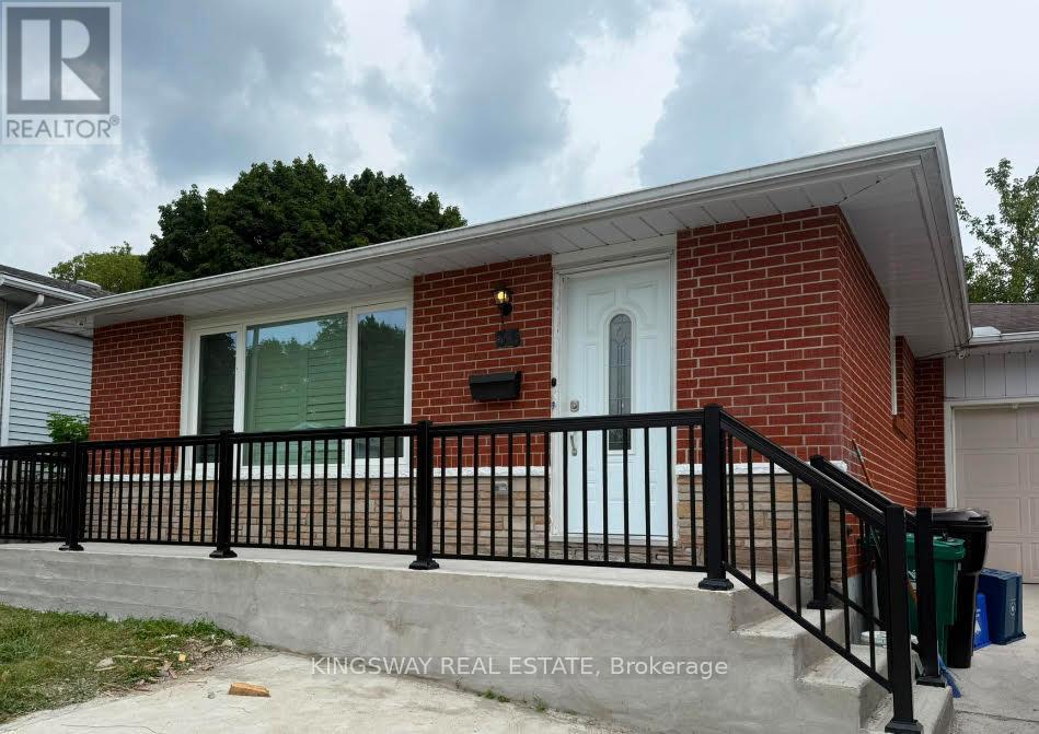 35 SILVER ASPEN CRESCENT, Kitchener, Ontario
