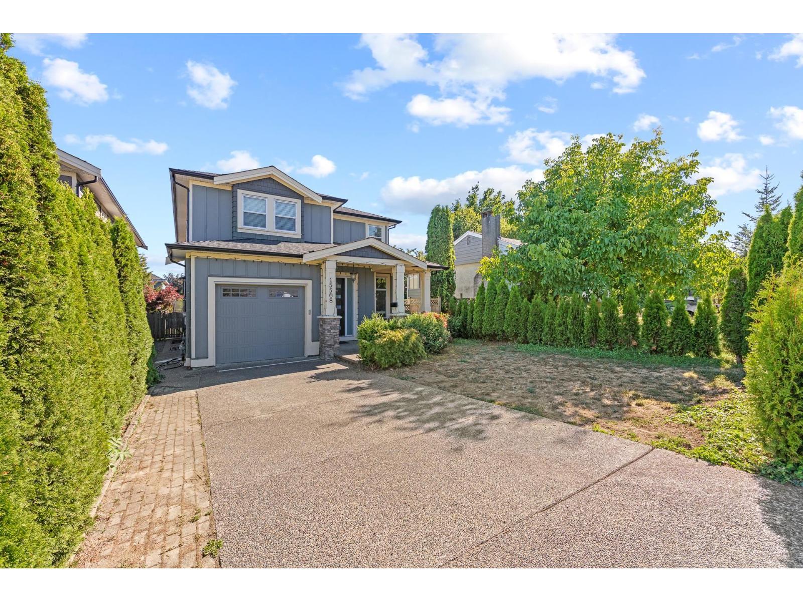 15568 RUSSELL AVENUE, White Rock, British Columbia