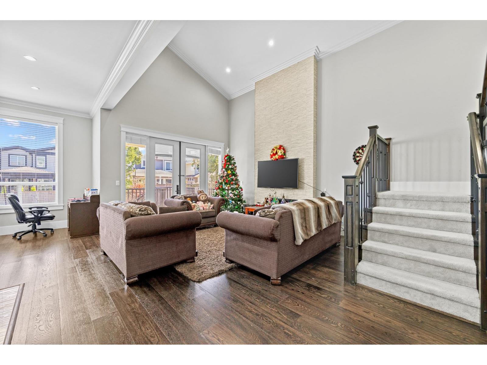 15568 Russell Avenue, White Rock, British Columbia  V4B 2R3 - Photo 8 - R3153454