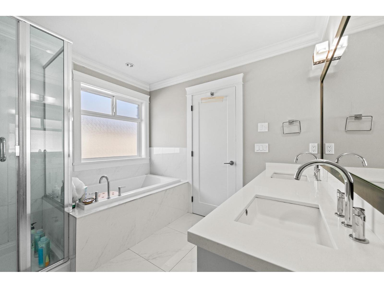 15568 Russell Avenue, White Rock, British Columbia  V4B 2R3 - Photo 19 - R3153454