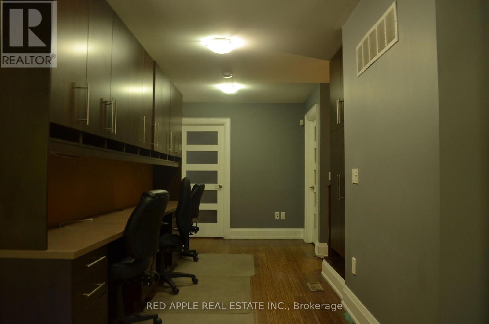 71 Main Street S, Newmarket, Ontario  L3Y 3Y5 - Photo 10 - N13647860