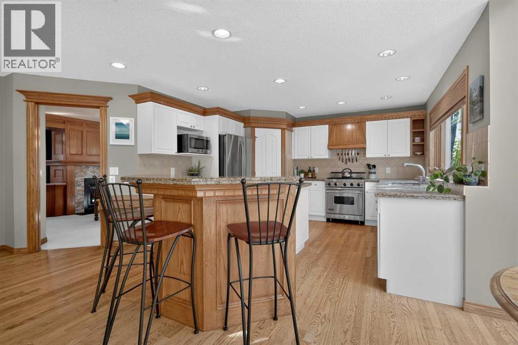 134 Schiller Crescent NW, Calgary, Alberta  T3L 1W9 - Photo 3 - A2330602