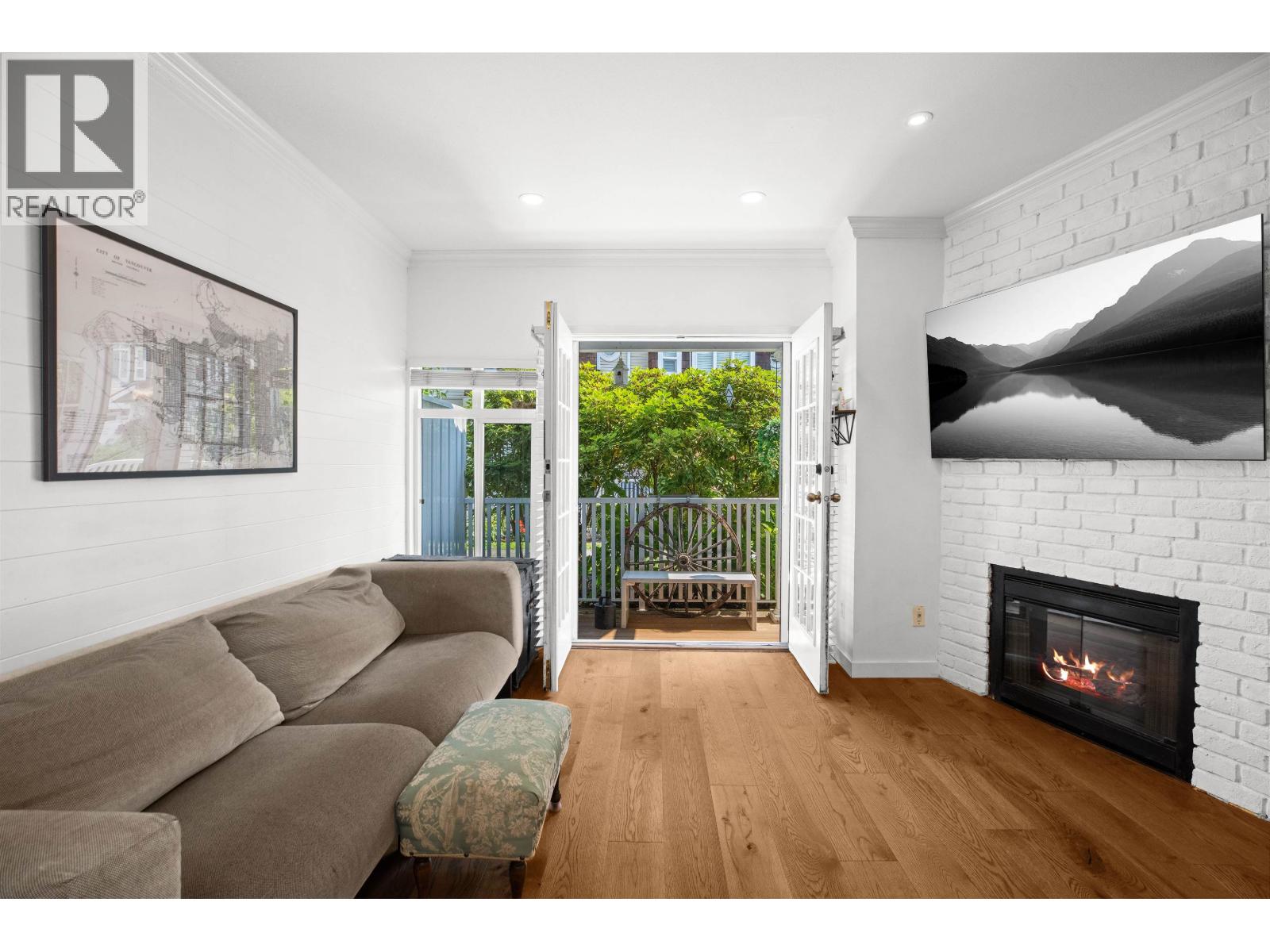 2826 SE Kent Avenue, Vancouver, British Columbia V5S 4T4 - Photo 2 - R3153613