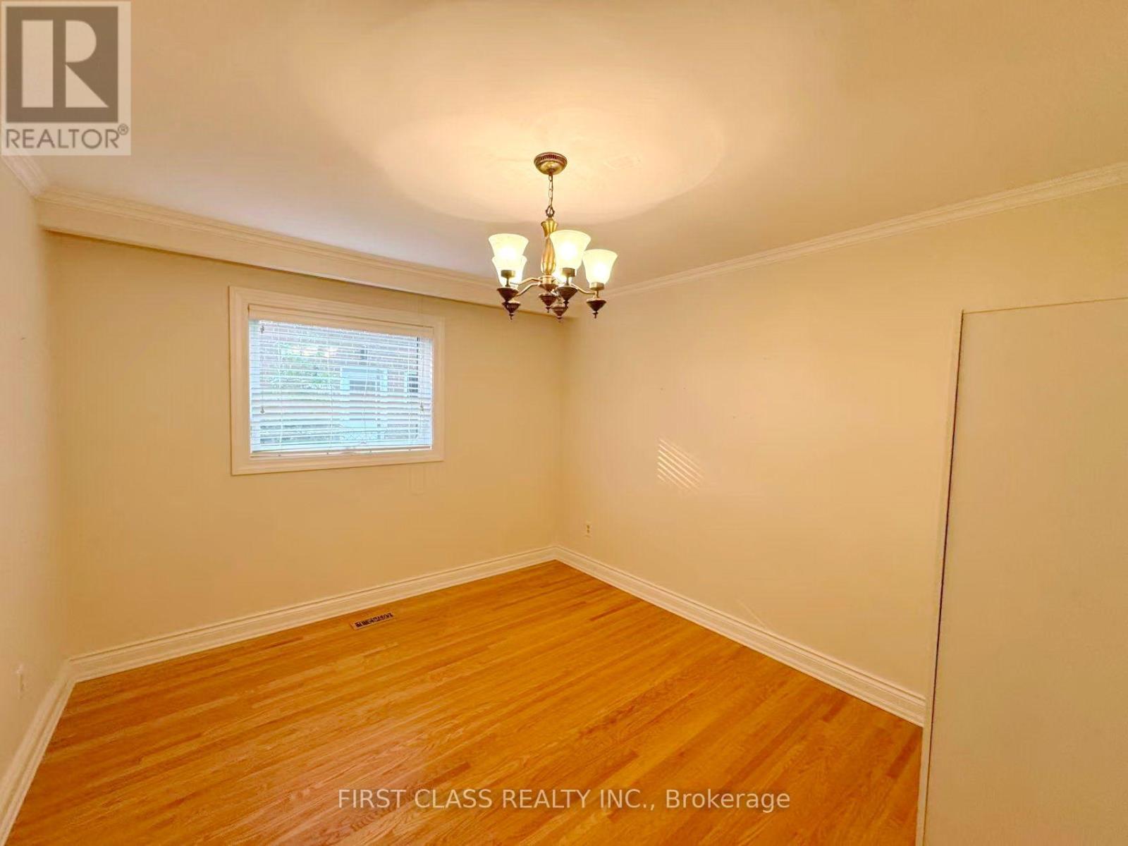 Lower Unit - 1353 Myron Drive, Mississauga, Ontario  L5E 2N5 - Photo 20 - W13611156