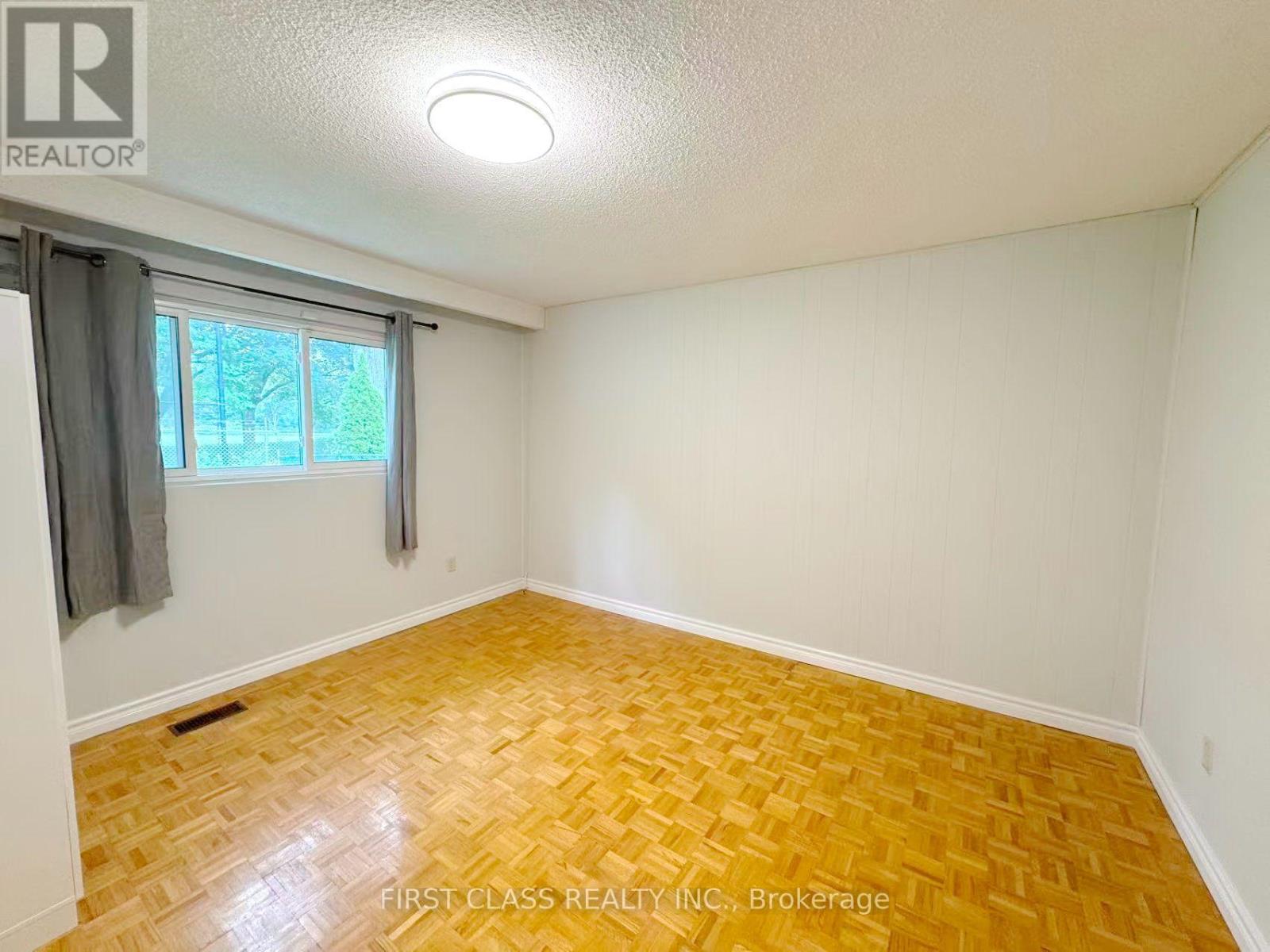 Lower Unit - 1353 Myron Drive, Mississauga, Ontario  L5E 2N5 - Photo 19 - W13611156
