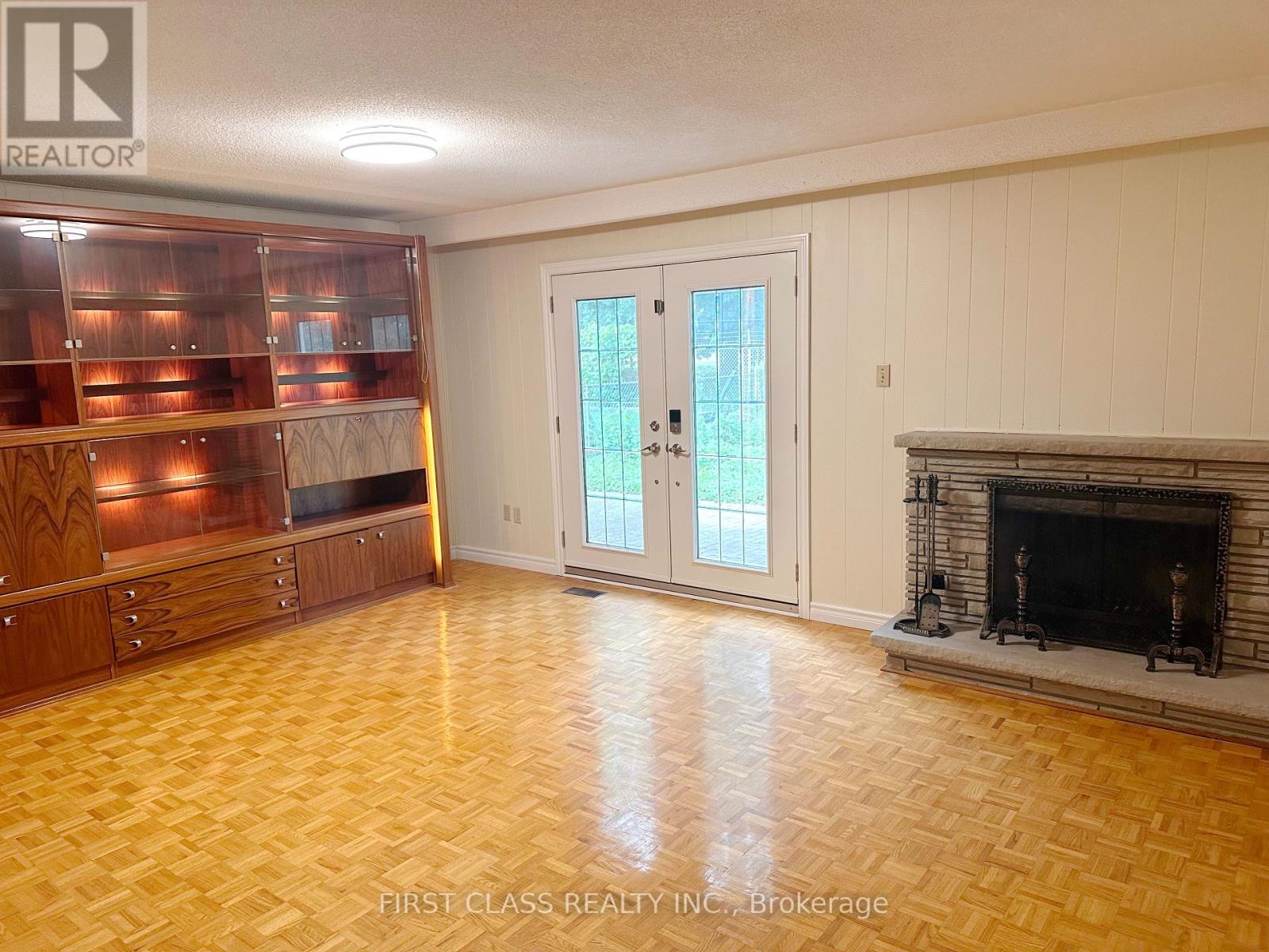 Lower Unit - 1353 Myron Drive, Mississauga, Ontario  L5E 2N5 - Photo 9 - W13611156