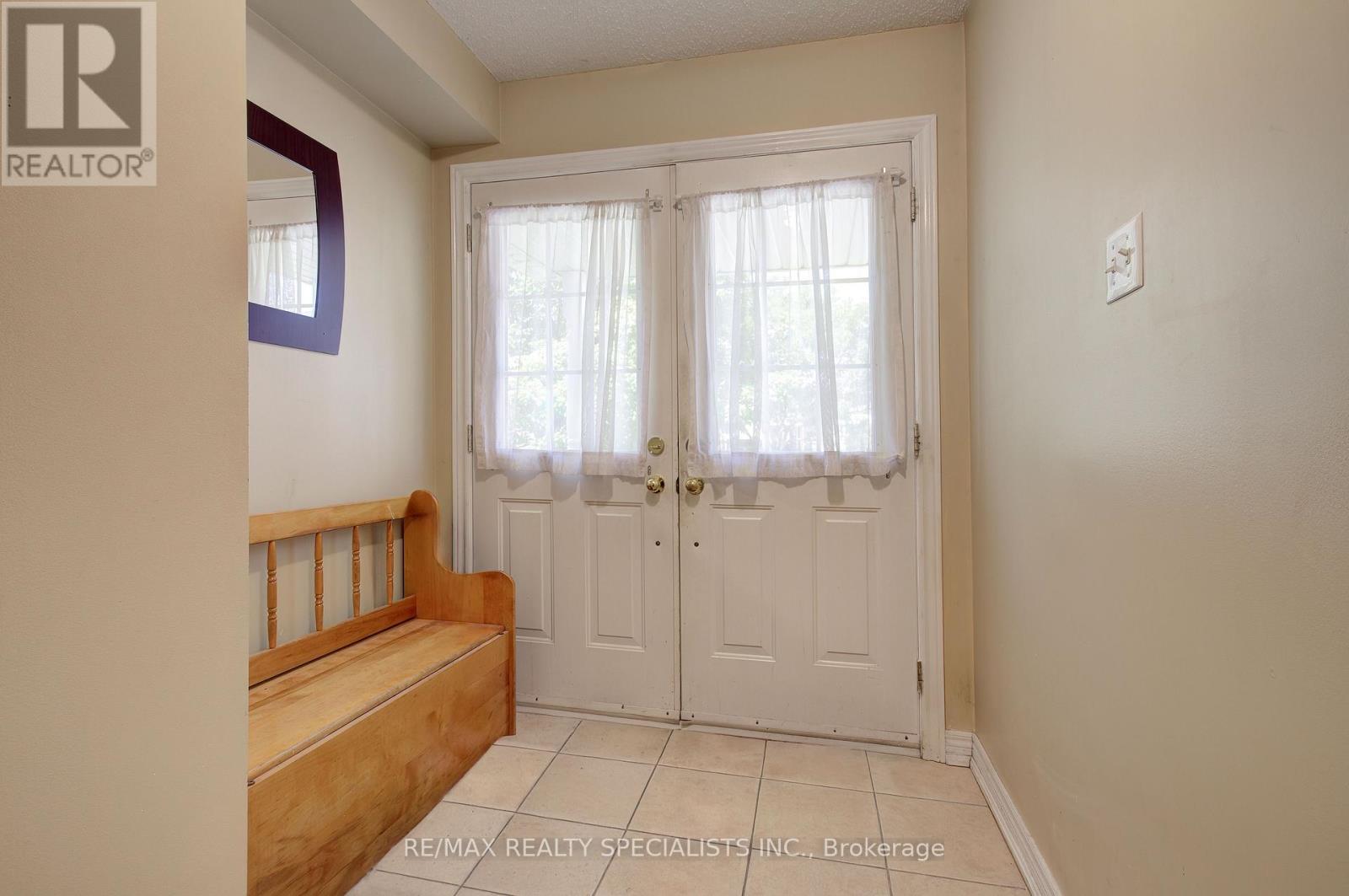 6629 Blackheath Ridge, Mississauga, Ontario L5W 1E7 - Photo 2 - W13648098
