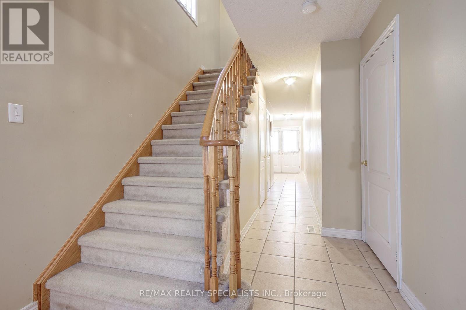 6629 Blackheath Ridge, Mississauga, Ontario L5W 1E7 - Photo 3 - W13648098