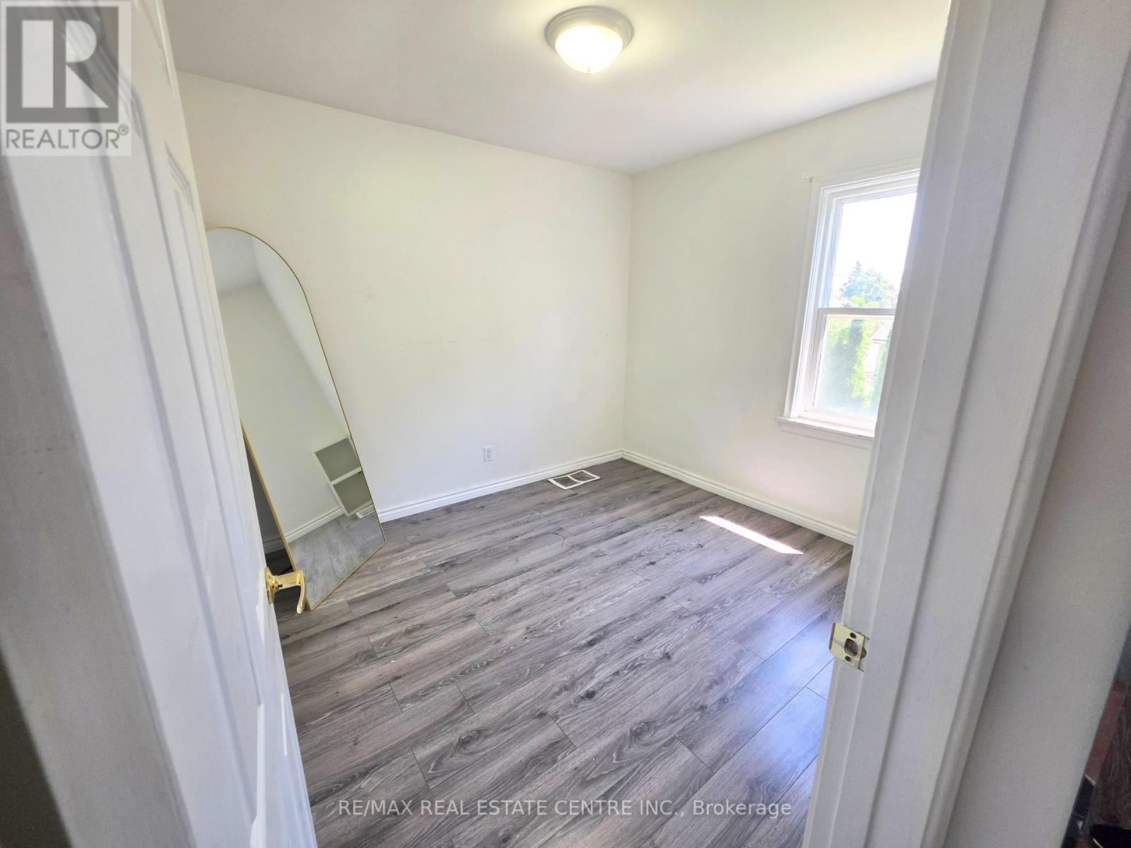 353 East 21st Street, Hamilton, Ontario L8V 2V1 - Photo 14 - X13648108