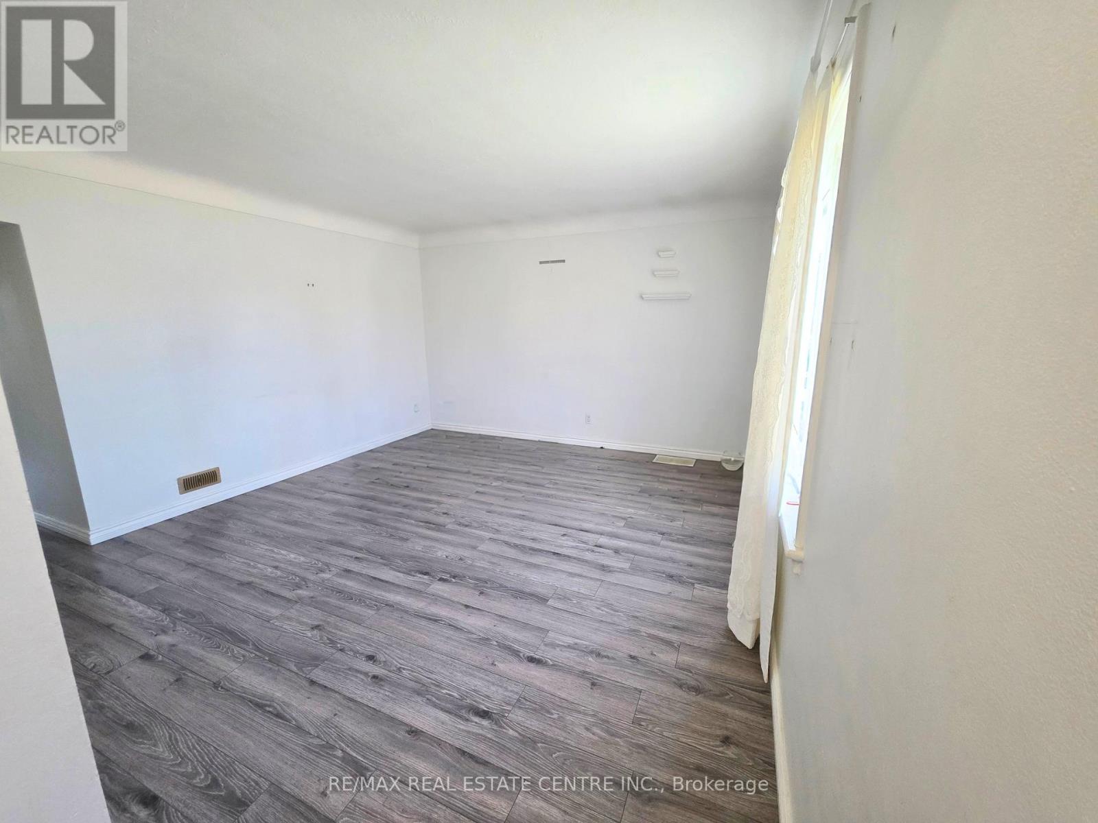 353 East 21st Street, Hamilton, Ontario L8V 2V1 - Photo 6 - X13648108