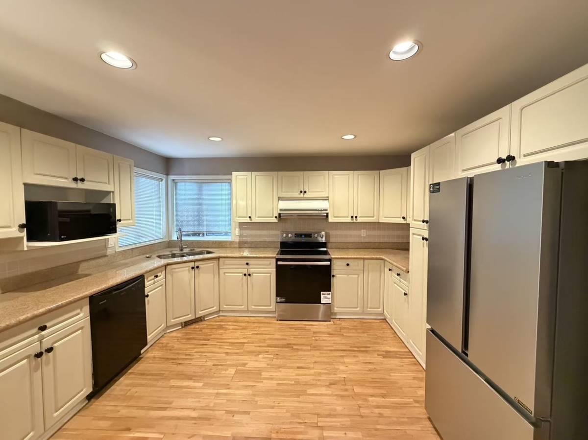 10177 107a St, Surrey, British Columbia  V4N 4N6 - Photo 1 - R3153625