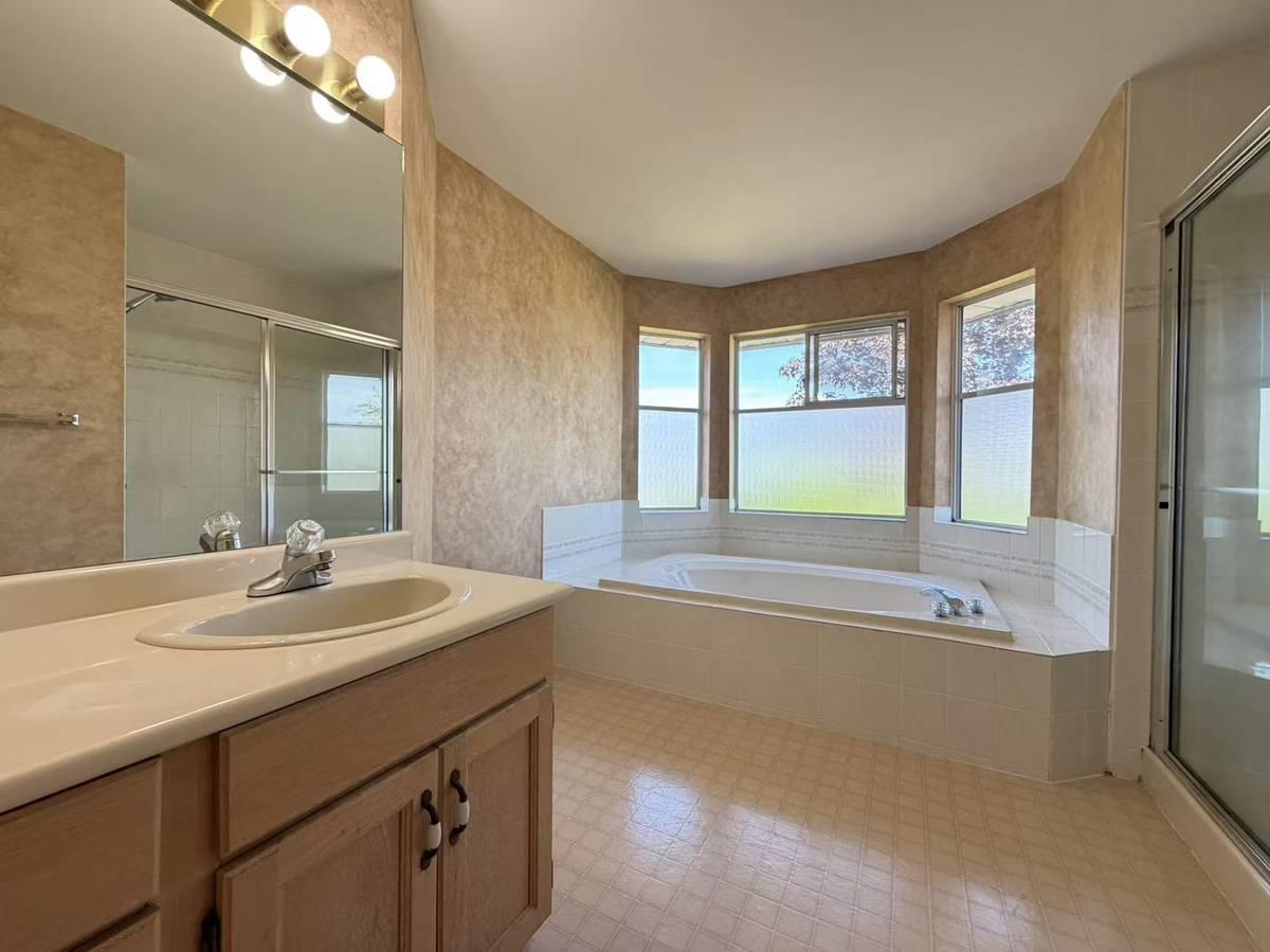 10177 107a St, Surrey, British Columbia  V4N 4N6 - Photo 10 - R3153625
