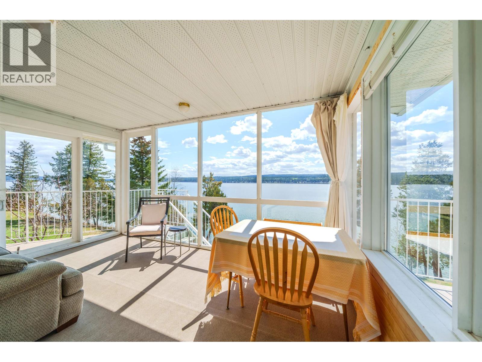 3895 Lake Crest Road, Lac La Hache, British Columbia  V0K 1T0 - Photo 2 - R3118509