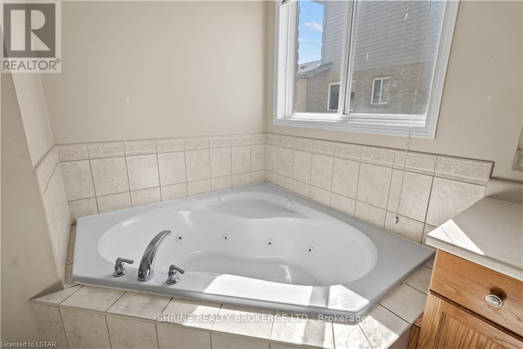 Upper - 1841 Foxwood Avenue, London North (North S), Ontario  N6G 0C4 - Photo 14 - X13648172