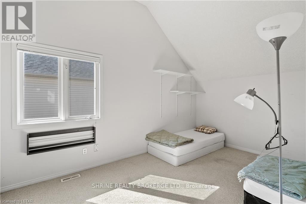 Upper - 1841 Foxwood Avenue, London North (North S), Ontario  N6G 0C4 - Photo 22 - X13648172