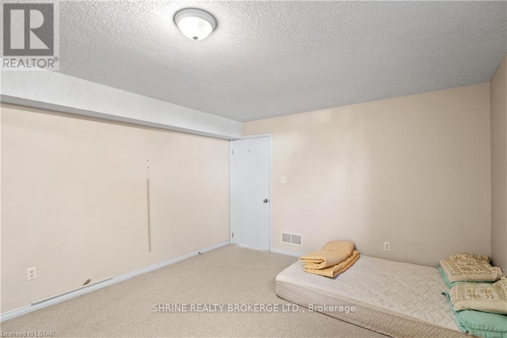 Upper - 1841 Foxwood Avenue, London North (North S), Ontario  N6G 0C4 - Photo 32 - X13648172