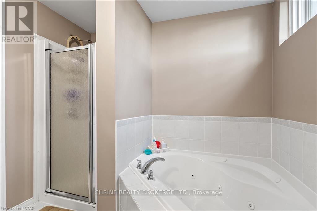 Upper - 1841 Foxwood Avenue, London North (North S), Ontario  N6G 0C4 - Photo 34 - X13648172