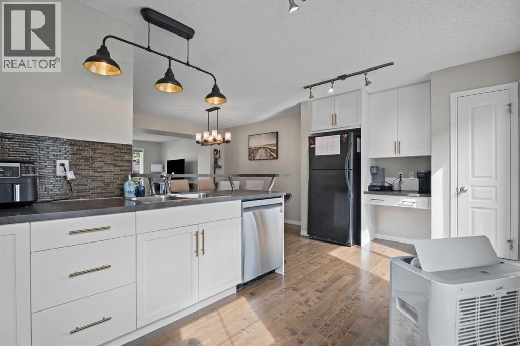 205 New Brighton Villas SE, Calgary, Alberta  T2Z 0T6 - Photo 4 - A2332480