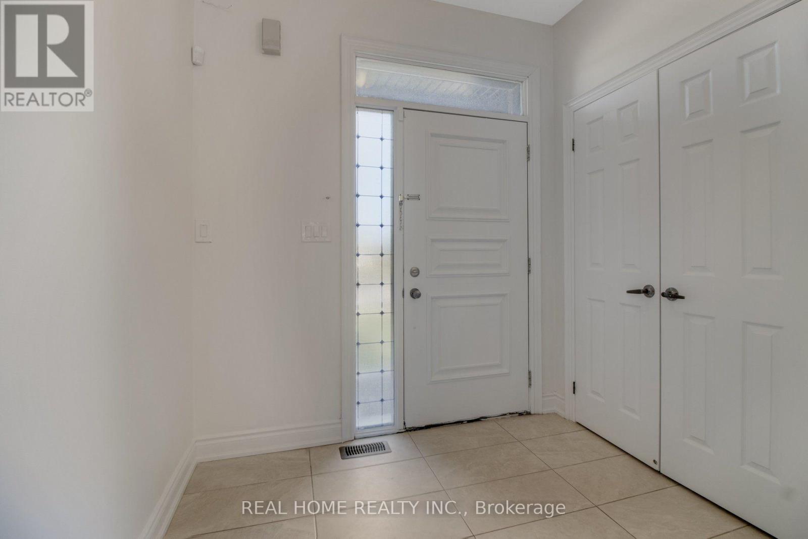 490 Rita's Avenue, Newmarket, Ontario  L3X 2M8 - Photo 3 - N13648066